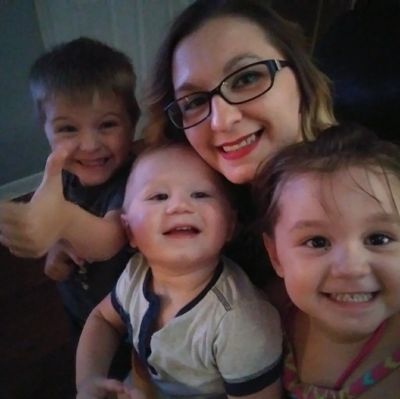 ⭐Meet your posher!⭐ Hi!!!⭐ - Picture 4 of 8